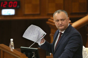 Зеленський змінив хід історії: улюбленець Путіна Додон визнав Крим українським, і це ще не все
