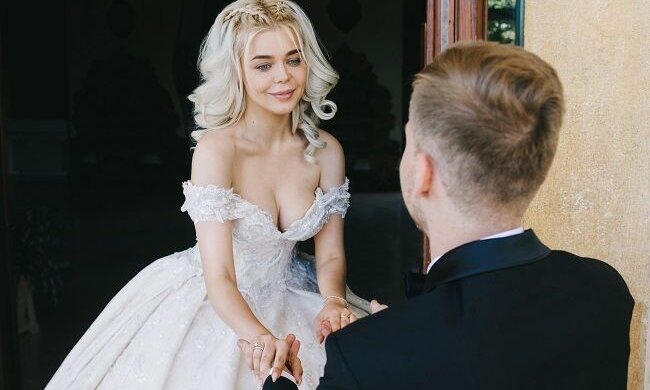 Частный самолет, гостиница в Италии и море алкоголя: Алина Гросу ошарашила стоимостью своей королевской свадьбы
