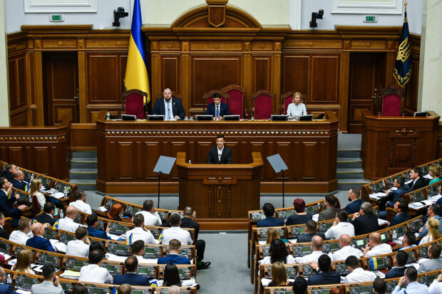 Депутати не працюють над законом про особливий статус Донбасу: "Зеленський кине свою версію"