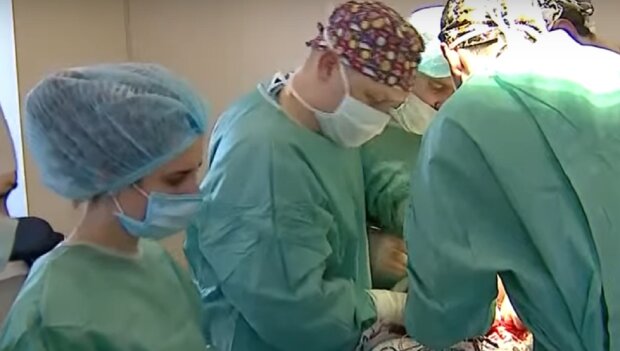 У новорожденной украинки опухает голова, нужна срочная операция: "Викуля хочет жить"