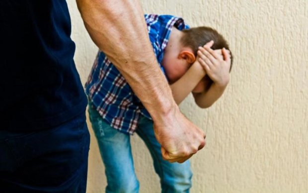 Кривава бійка між дітьми: жертва вистрибнула з четвертого поверху