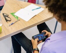 Заборона телефонів у польських школах