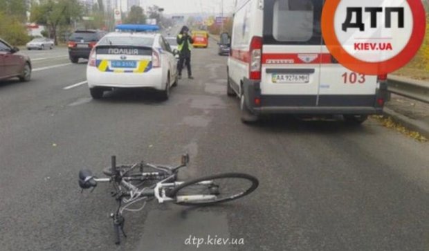 У столиці трапилась аварія за участі водія авто та велосипедиста (фото)