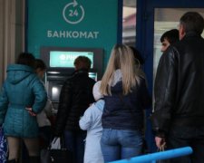 Новорічний ажіотаж: банкомати дали збій, українці в паніці