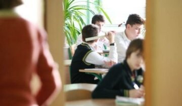 Украинских школьников ждут 12 классов и евроаттестаты