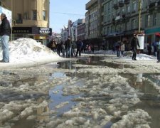 Запасайтесь резиновыми сапогами: украинцам пообещали потепление