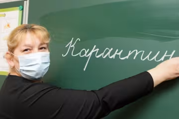 На школы Львовщины в панике вешают замки, где уже свирепствует опасный вирус