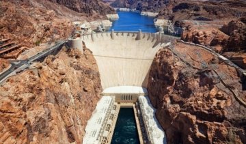 Вода з пляшки зруйнувала закони фізики