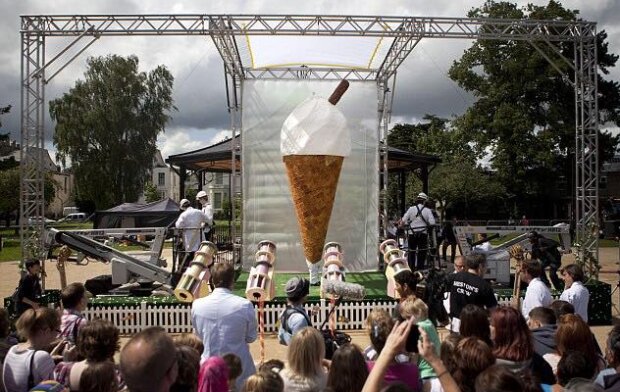 Самое большое мороженое в мире, фото с Facebook