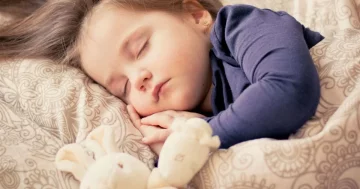 Ребенок спит, спать, сон, кровать. Фото ТСН
