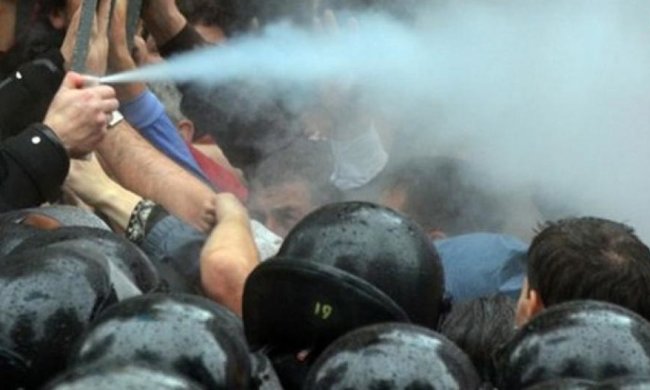Пенсіонерів розігнали сльозогінним газом