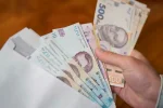 Грошові купюри, соціальні виплати