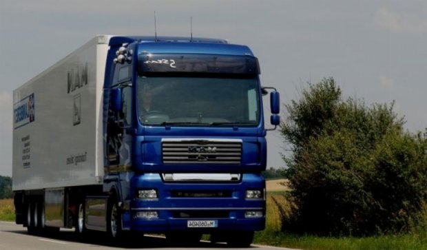 Киевские власти ограничили движение грузовиков по дорогам города