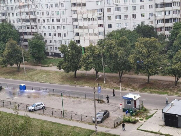 У дворі Харківської висотки знайшли гранату - копи злетілися по тривозі, може рвонути