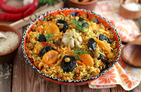 Пісний солодкий плов із чорносливом і курагою: смачний рецепт на кожен день