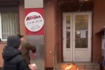 Франківчани гасили пожежу снігом: Instagram blacklist_if