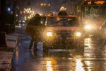 "Золоте" таксі і 10-бальні затори: Київ продовжує кошмарити після потопу