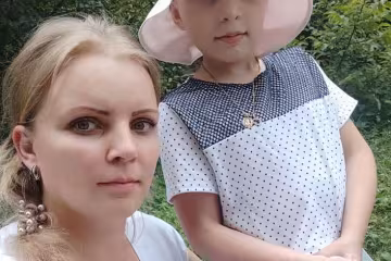 На Прикарпатье одинокая мама умоляет помочь больной раком малышке: "Спасите мою Анечку!"