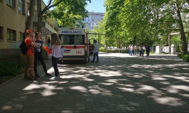 В родной город Зеленского пришла беда, откачивают десятки детей: школьная трагедия потрясла Украину
