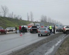 Повний автобус дітей попав в страшну аварію під Москвою: відео