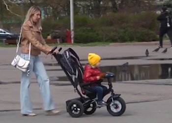 Виплати на дитину, кадр з відео