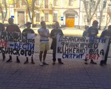 Патріоти вимагали в СБУ зупинити торговця джинсою Дубинського
