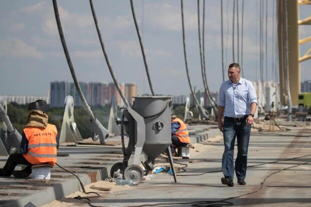 Виталий Кличко, Подольско-Воскресенский мост-фото с Фейсбук (страница В. Кличко)
