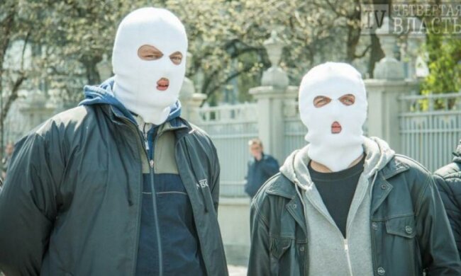 Тітушки Януковича знову святкують перемогу