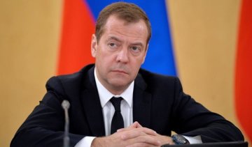 Медведєв поскаржився на санкції Заходу