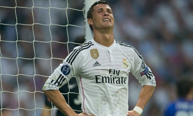 Поврежденная крыша стадиона сорвала матч Реала