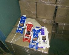 Склад контрабандних товарів з Росії виявили на Луганщині (фото)