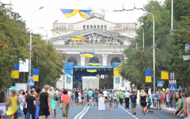 Стало відомо, скільки жителів Донбасу вважають себе українцями