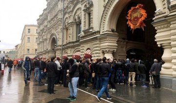 Ленін не в моді: на Красній площі вишикувалася черга за IPhone 7
