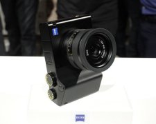 Zeiss ZX1: топовый фотоаппарат подружили с Photoshop