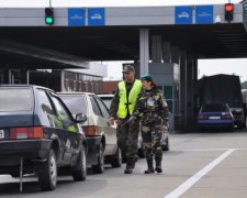 Куди всі зібралися? На кордоні утворився 20-кілометровий затор