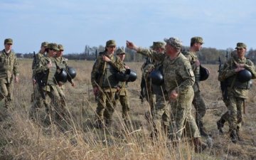 Українських воїнів вчили боротися зі страхом авіанальоту