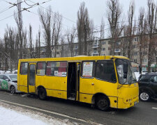 В Киеве таксист протаранил маршрутку с людьми