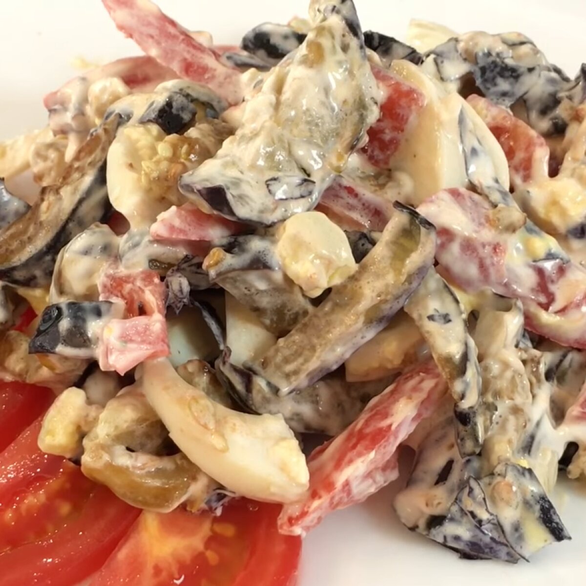 Как приготовить Салат с баклажанами, помидорами и огурцами рецепт пошагово