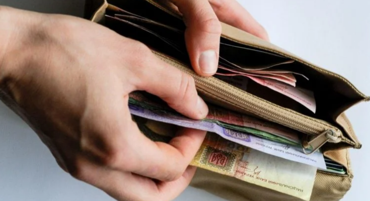 Кошелек с деньгами