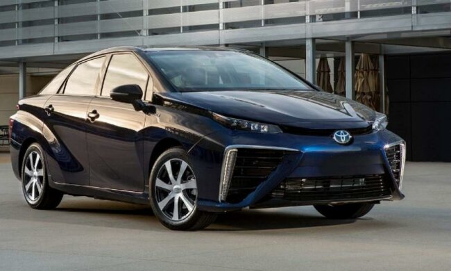 Нова Toyota їздитиме на коров'ячому гної (відео)