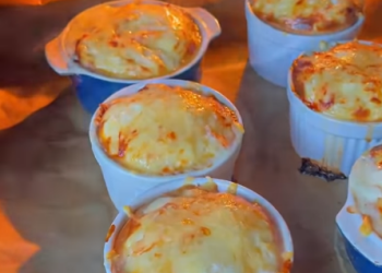 Мінікіші з червоною рибкою та броколі: фото скрін рецепту