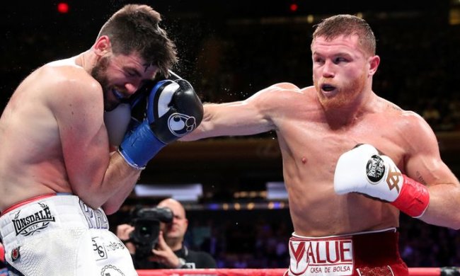 Альварес нокаутував Філдінга: відео