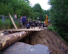 Второй Чернобыль: жизнь прикарпатской глубинки показали в жутких фото, отрезаны от мира