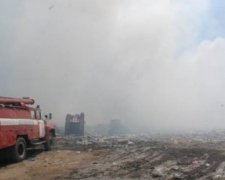 Мусорная свалка в Грибовичах горит вторые сутки
