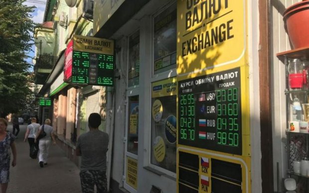 Долар за 40? Україні загрожує валютна депресія