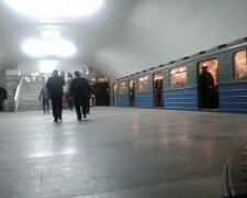 В харьковском метро француза застукали за странным занятием: "Делал это ради видео"