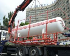 Вибуховий бізнес: як заробляють на нелегальних АЗС у Києві