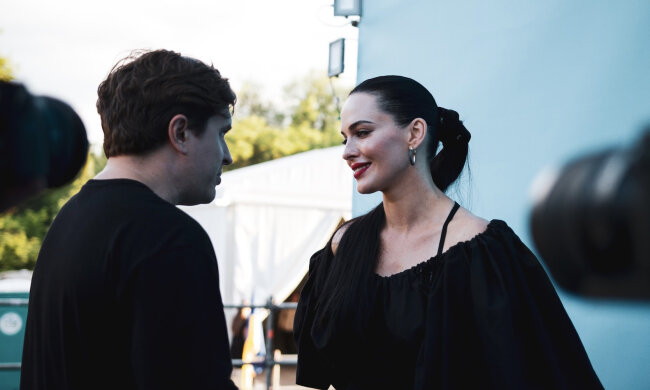 Сочная Даша Астафьева призналась о тайном желании владеть шваброй: "Проверяла, нет ли кого, и начинала...", фото