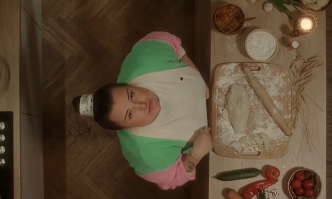 Alyona Alyona, кадр из клипа