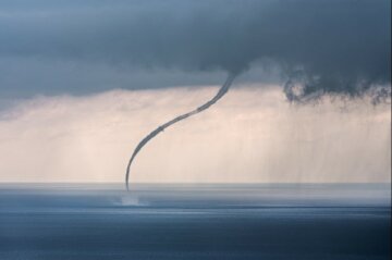 "Водяний смерч на морі"» Острів Лошинь, Хорватія Фото: Sandro Puncet / via WMO